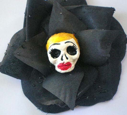 blonde Calavera Black Rose hair clip