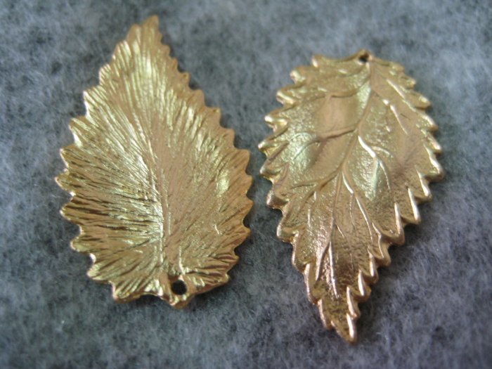 Leaf Charm, Matt Gold, 17mm x 28mm