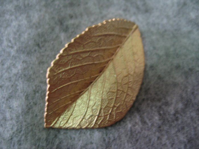 Leaf Charm, Matt Gold, 21mm x 34mm