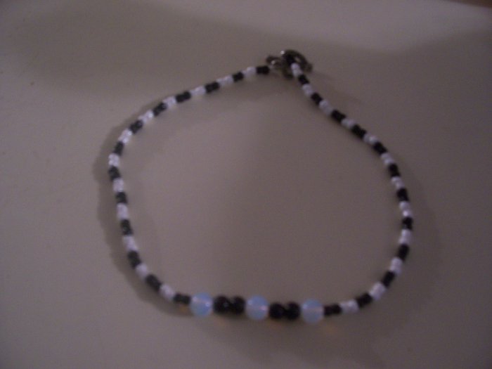 BLACK & WHITE NECKLACE