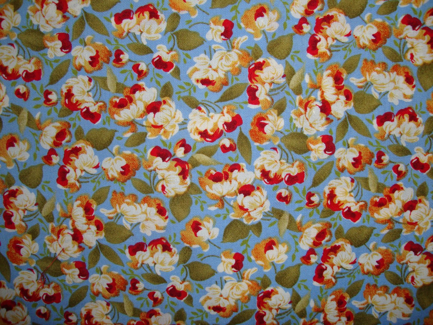 F8 Peter Pan Quilter's Delight Red Gold Cream Flowers on Light Blue Fabric Fat Eighth F8th