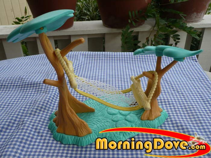 Loving Family / Hideaway Hollow Hammock and Stand with leaves
