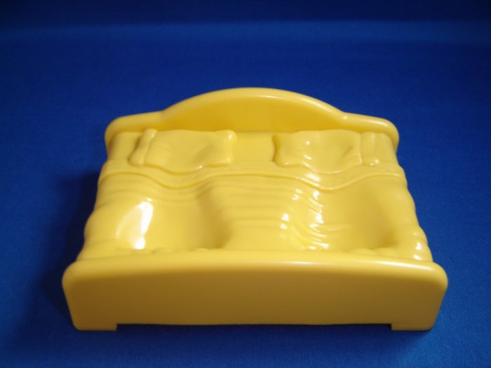 Newer Fisher Price Little People Yellow Parents Double Bed FP LP