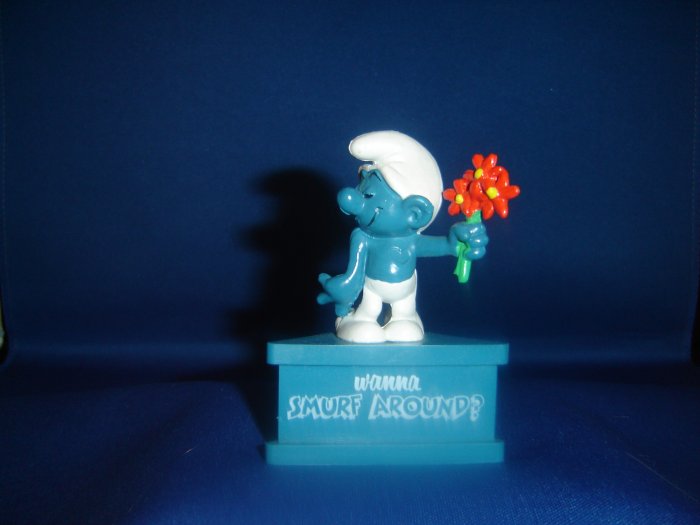 Vintage 1979 Wanna Smurf Around Smurf A Gram 20044 The Lover Smurf With Red Flowers Schleich