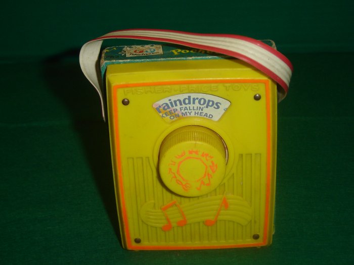 Vintage 1972 Fisher Price Raindrops Yellow Pocket Radio Model 762 Working Condition