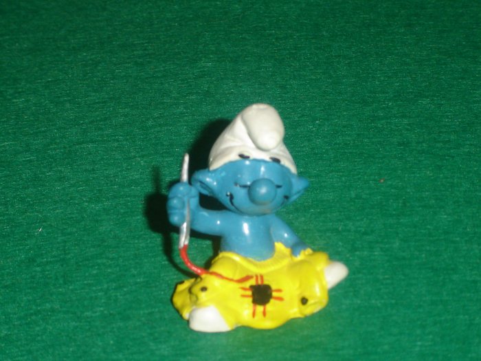 Vintage 1980 Tailor Smurf Sewing and Mending 20063 Schleich PVC W Germany