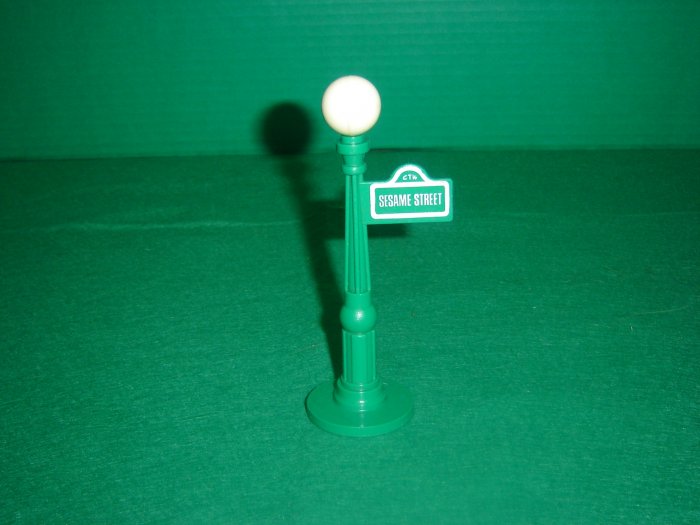 Vintage Fisher Price Play Family Sesame Street Sign Light Post For 938 Sesame House