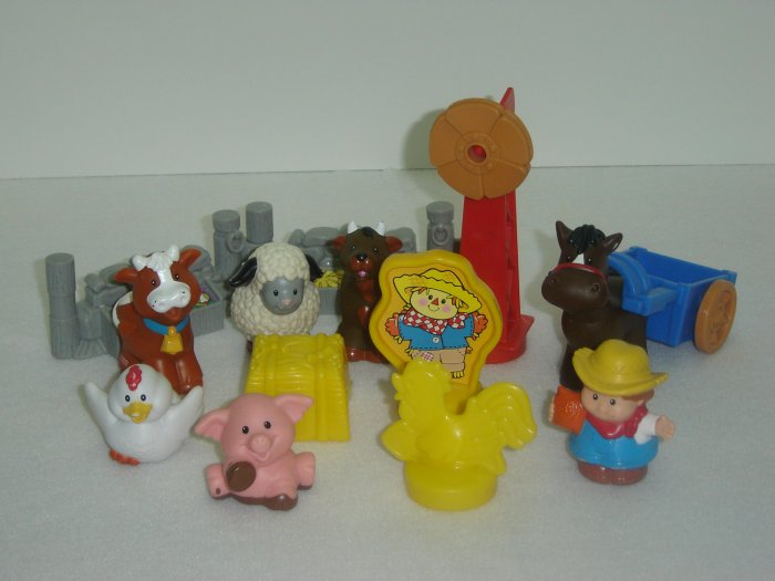14 Pc Fisher Price Little People Farm Barn Set Scarecrow Weathervane Wind Mill and More Newer FP LP
