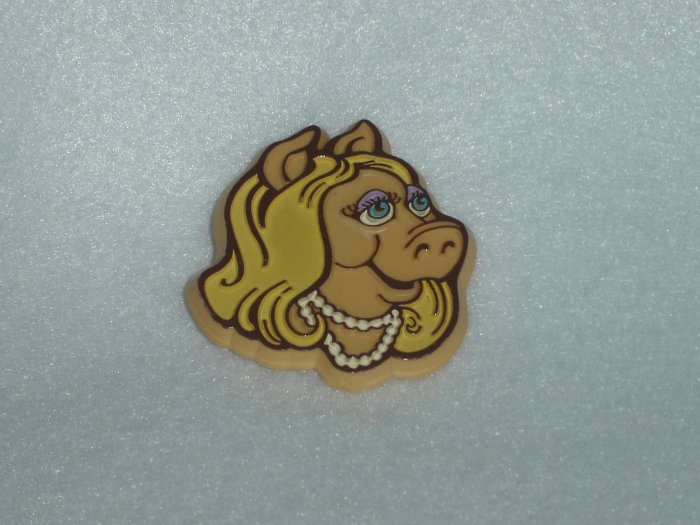 Vintage 1979 Henson Associates Miss Piggy Muppets Collectible Pin