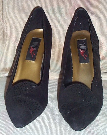 WILD PAIR Black Suede Pumps Sz 7