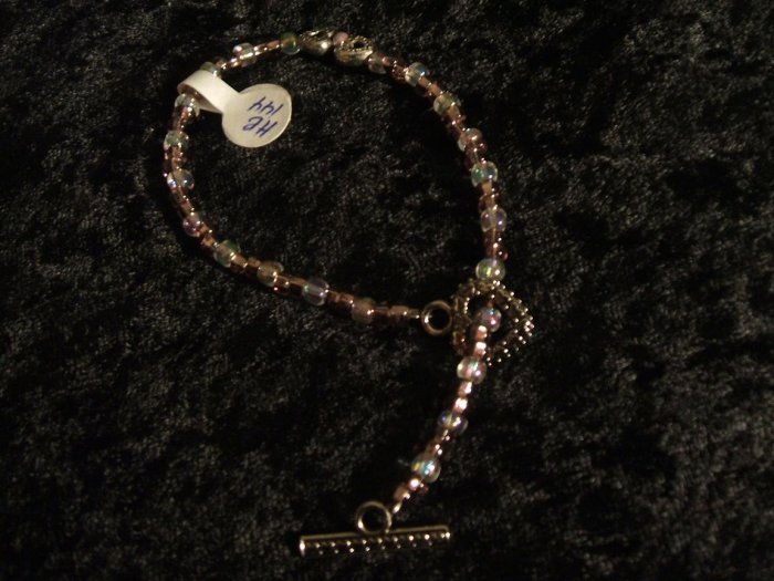 Purpel and white beaded bracelet