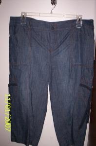NWT Pair of Capri/Bermuda Pants DUO Maternity SIZE LG