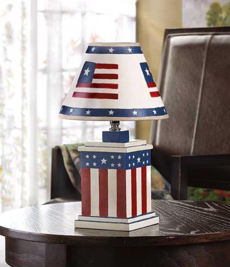 VINTAGE AMERICANA LAMP