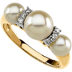 14K Yellow Gold Pearl & Diamond Ring