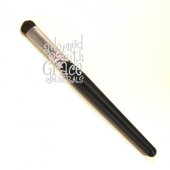 Ingénue Large Chisel Fluff Brush
