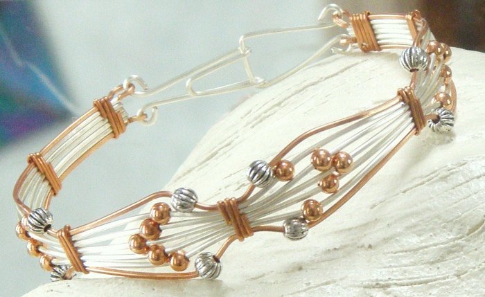 Wire bracelet 0114