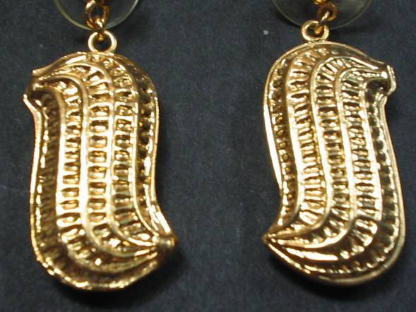 peanut fruit earrings sipan peru culture