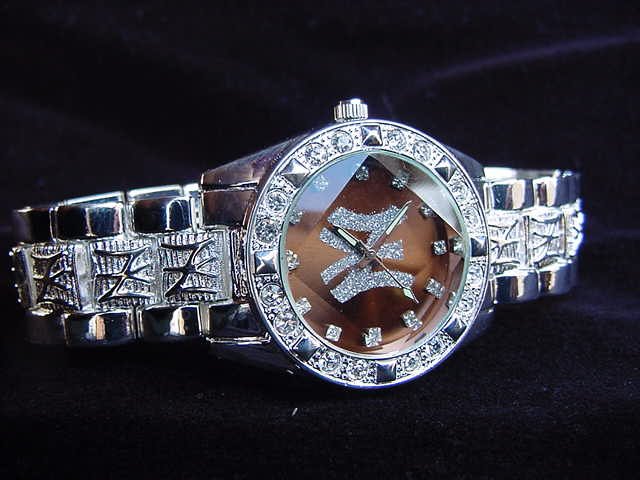 aved New York - bronze background Watch
