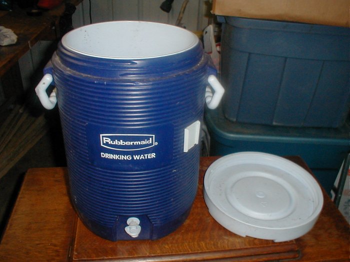 Rubbermaid Cooler