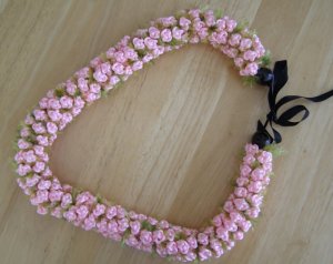 How to Make an Eyelash Yarn Lei | eHow.com