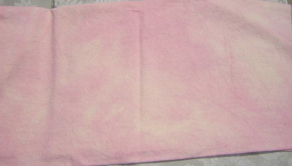 Soft Orchid abrash dyed wool for rug hooking - Skip To My Ewe