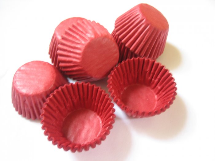 200pcs Mini Paper Cake Cup Red