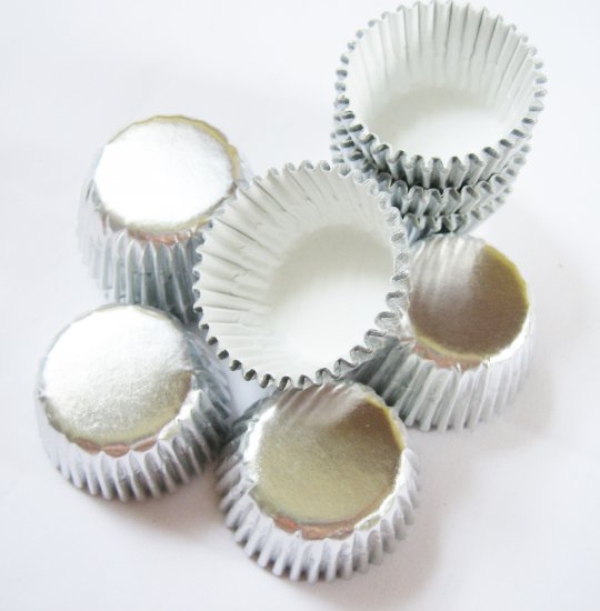 100pcs Mini Paper Cake cup Foil Paper Silver