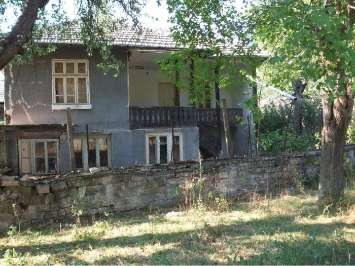 ref:1011 Really interesting old house, Voditsa, Bulgaria