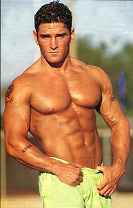 muscle hunk flexes 4U hot pic magnet gay int