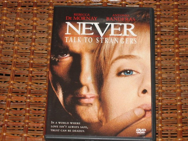 Never Talk To Strangers DVD Antonio Banderas, Rebecca De Mornay Mint!