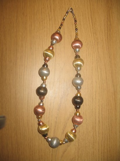 4 color metal balls necklace