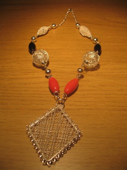 Silver wire 'diamond' and ceramic bead necklace