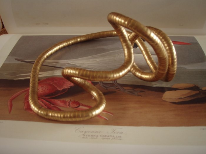 Twist metal necklace in gold