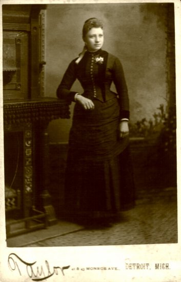 VINTAGE PHOTO Aunt Ella at 16