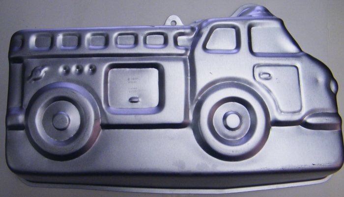 WILTON FIRE TRUCK CAKE PAN