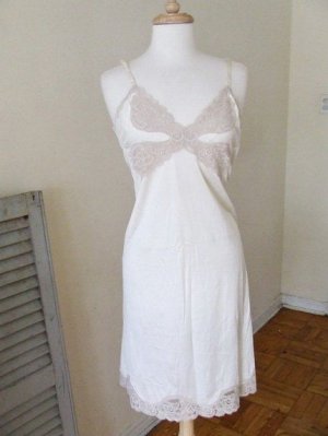 L vintage creme slip