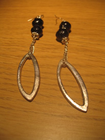 Dark blue glass bead and metal ellipse bead earrings (£6.00)