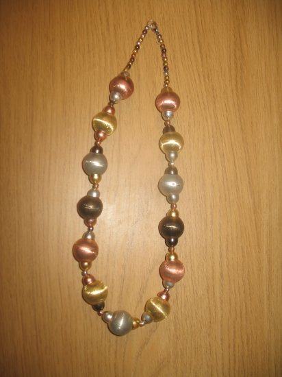 4 color metal balls necklace (£12.00)
