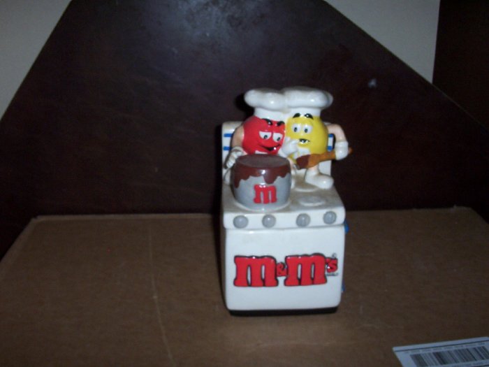 M and M Container 2 Piece Oven