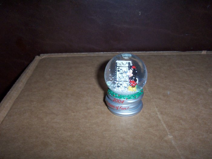2004 Mini Mickey Mouse Snow Globe