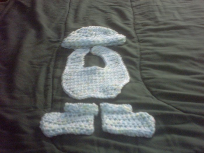 BOYS HAT, BIB,BOOTIES GREEN