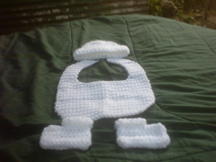 BOYS HAT, BIB,BOOTIES WHITE
