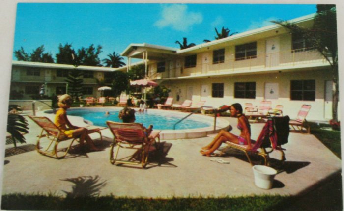 "Florida House" VINTAGE POSTCARD Pompano Beach Florida
