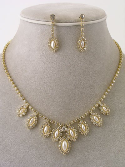 Beautiful 18k GP PEARL CRYSTAL NECKLACE WITH EARRINGS