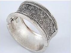 FASHION ART DECO SILVER TONE BANGLE BRACELET