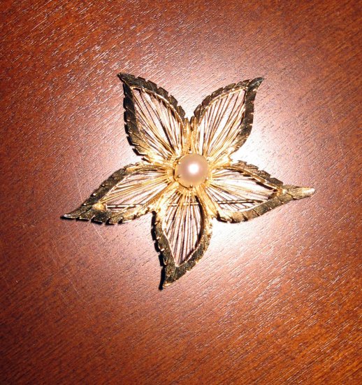 Retro BROOKS Flower Brooch