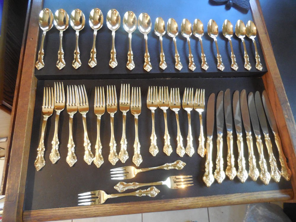 International Deep Silver Silverplate Gold 39 pcs serves 7