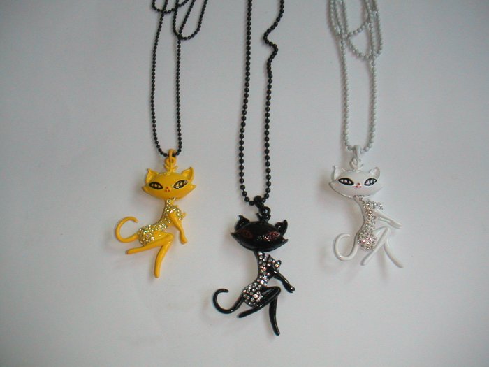 necklace cat