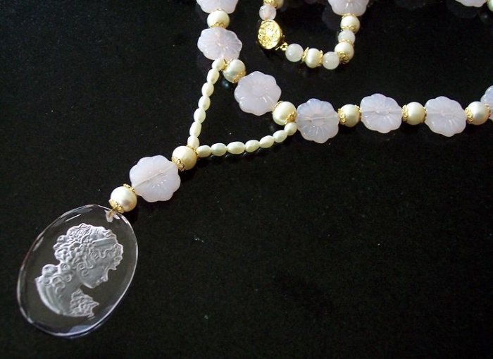 Bring out your LOVE POTION #9 with this beautiful lariat. 20"