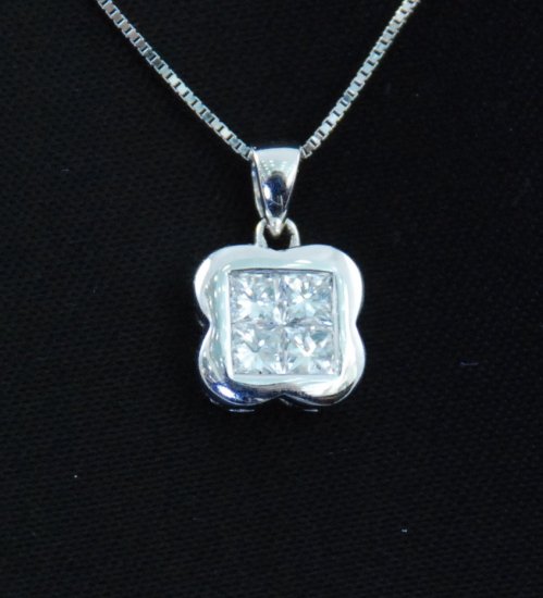 Flowery Square Diamond Pendant 18K Necklace Pendant